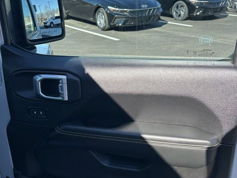 Used 2024 Jeep Wrangler Sahara image 19