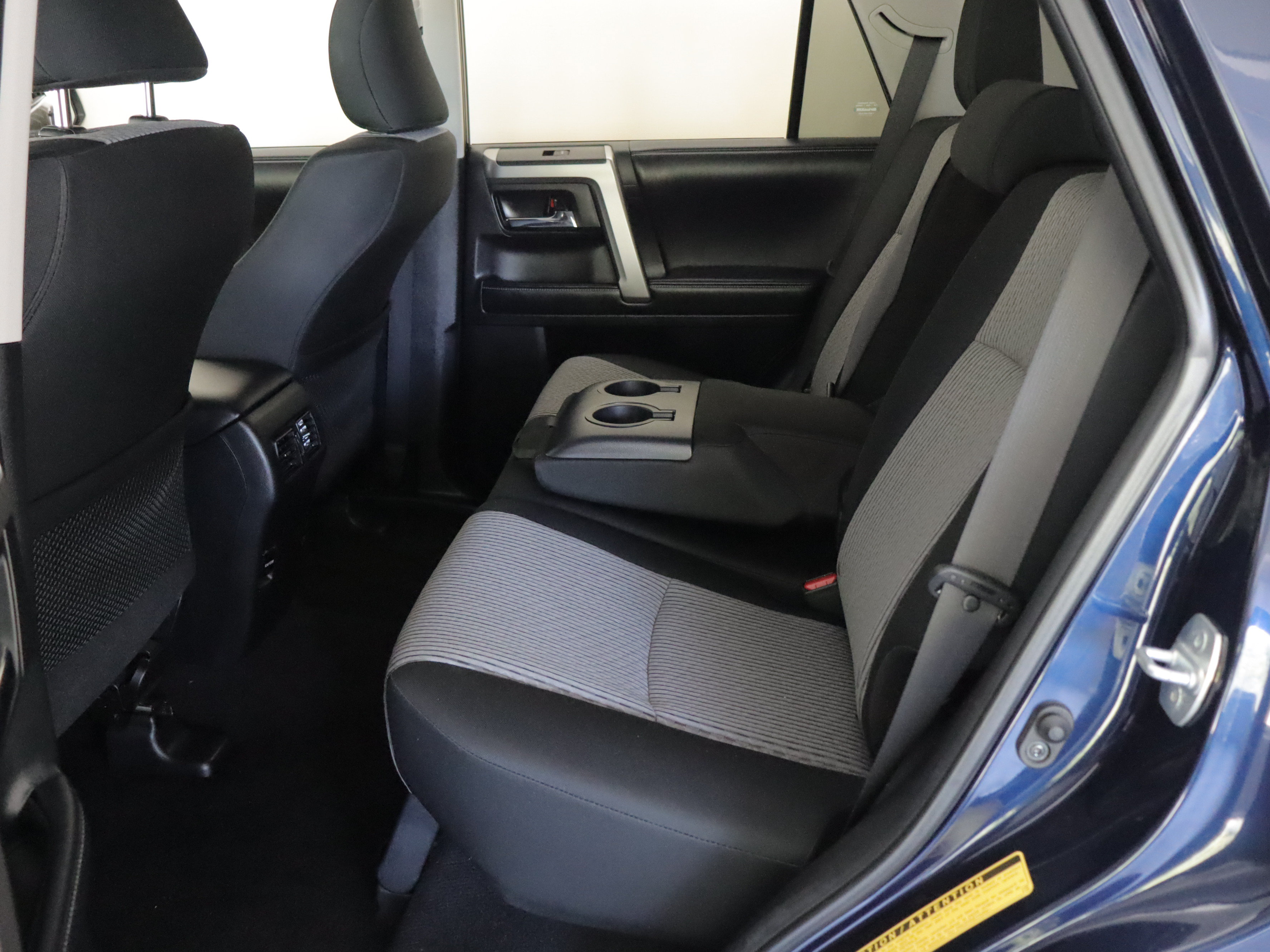Used 2018 Toyota 4Runner SR5 AWD/4WD image 8