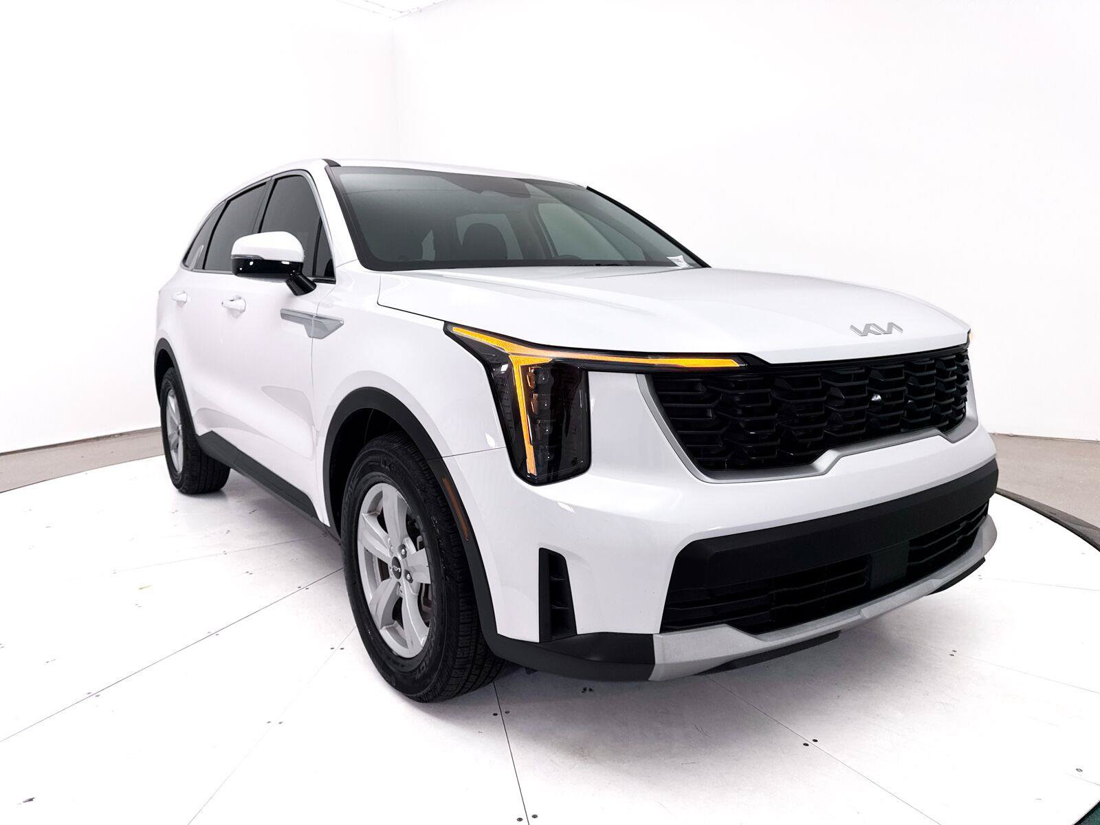 Used 2025 Kia Sorento LX FWD image 12