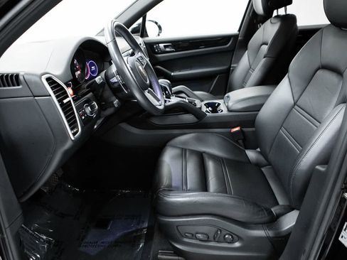 Certified 2023 Porsche Cayenne AWD/4WD image 22