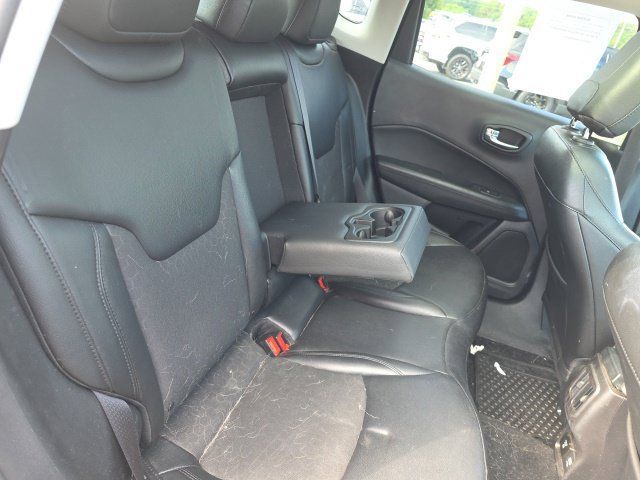 Used 2019 Jeep Compass Latitude FWD image 12