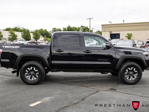 Used 2022 Toyota Tacoma TRD Off-Road w/ Black Out Package (TMS) AWD/4WD image 18