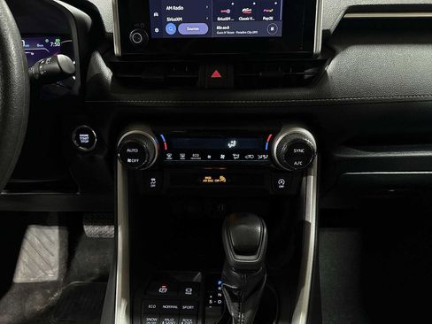 Used 2024 Toyota RAV4 XLE AWD/4WD image 21