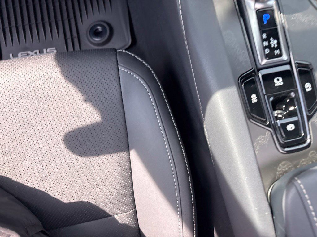 Used 2026 Lexus RX 350 Premium w/ Convenience Package FWD image 16