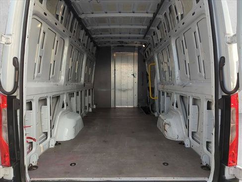 Used 2020 Mercedes-Benz Sprinter 2500 image 6