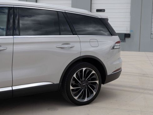 Used 2021 Lincoln Aviator Reserve w/ Equipment Group 202A AWD/4WD image 11