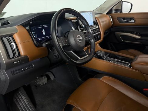 Used 2023 Nissan Pathfinder Platinum image 21