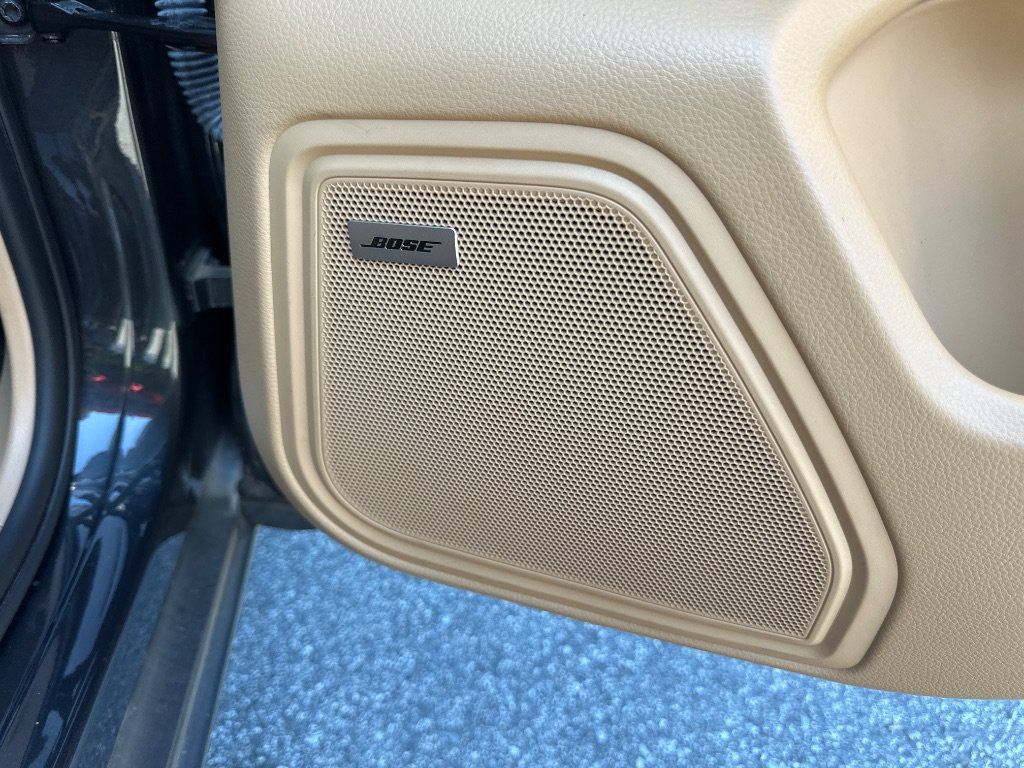 Used 2018 Porsche Macan AWD/4WD image 22