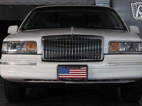 Used 1996 Lincoln Town Car Executive image 31