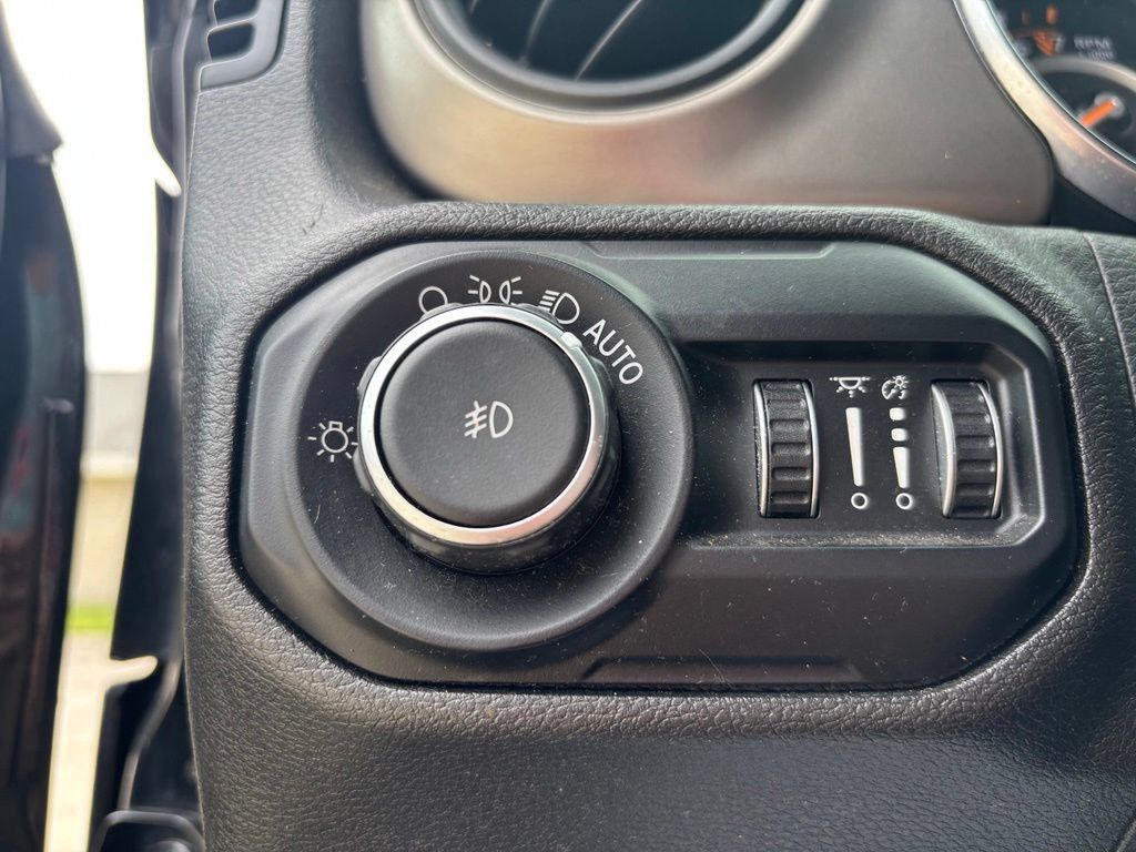 Used 2019 Jeep Wrangler Unlimited Sport S AWD/4WD image 27