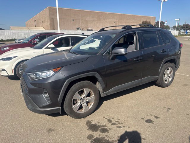 Used 2020 Toyota RAV4 XLE w/ Convenience Package FWD image 1