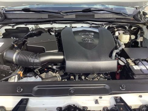 Used 2021 Toyota Tacoma SR5 w/ Technology Package AWD/4WD image 20