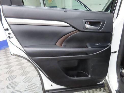 Used 2018 Toyota Highlander XLE image 57
