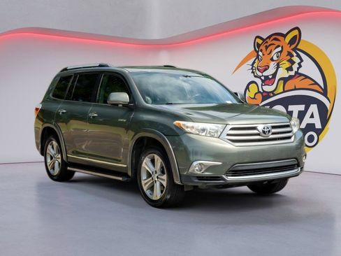 Used 2012 Toyota Highlander Limited w/ Tow Pkg FWD image 3