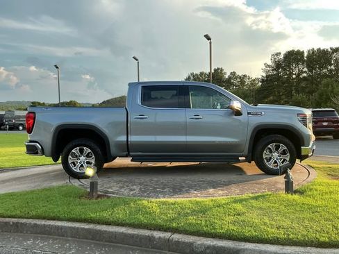 Used 2023 GMC Sierra 1500 SLT w/ SLT Convenience Package AWD/4WD image 8