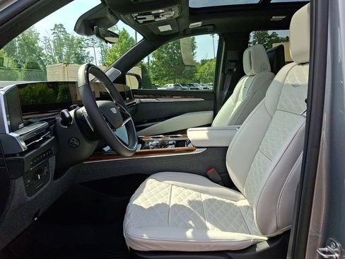 Used 2026 Cadillac Escalade Platinum Sport w/ LPO, ONYX Package AWD/4WD image 13