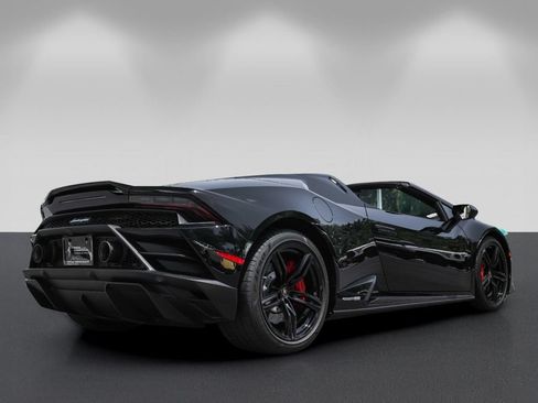 Used 2020 Lamborghini Huracan EVO RWD image 3