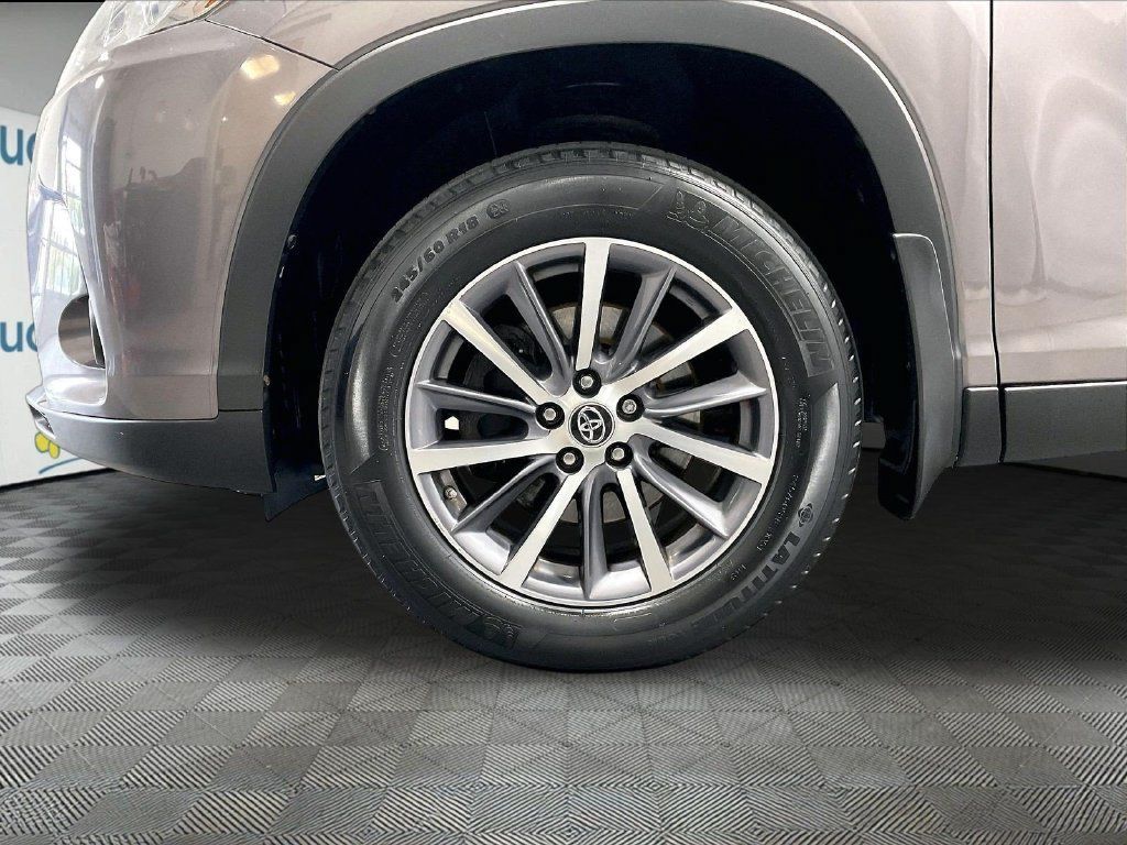 Used 2019 Toyota Highlander XLE AWD/4WD image 7
