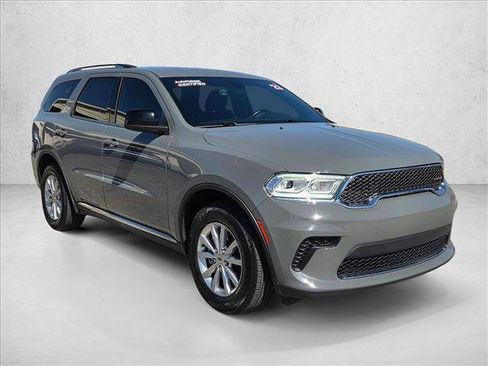 Used 2023 Dodge Durango SXT w/ 3rd Row Seating Group image 3