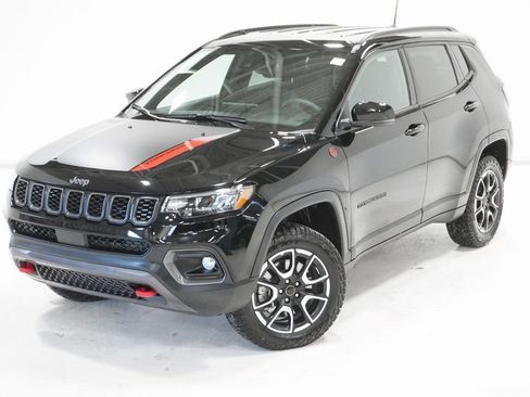 Certified 2025 Jeep Compass Trailhawk w/ Trailer Tow Group image 2