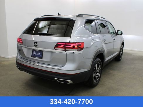 Certified 2022 Volkswagen Atlas SE image 4