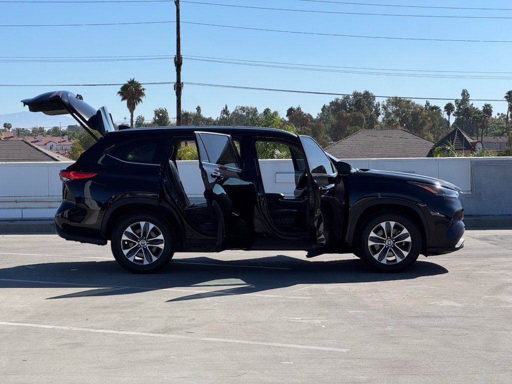 Used 2022 Toyota Highlander XLE FWD image 30