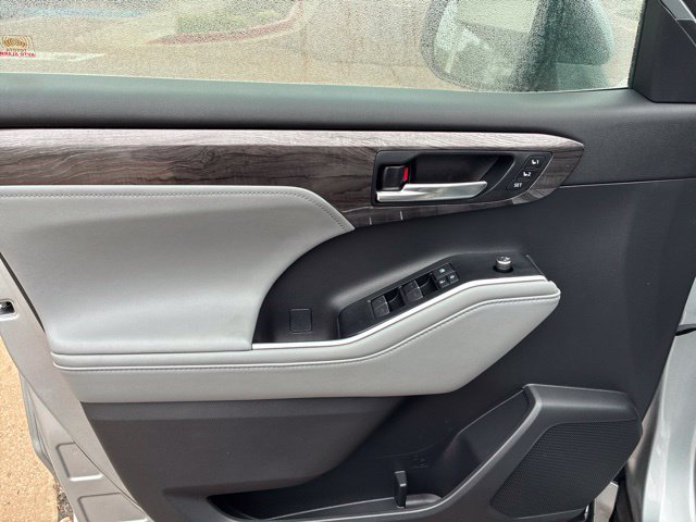 Used 2020 Toyota Highlander Limited AWD/4WD image 7