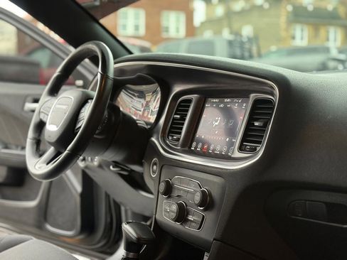 Used 2017 Dodge Charger SXT w/ Navigation & Travel Group image 18