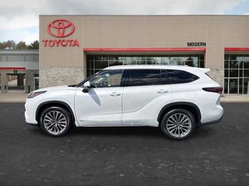 Certified 2025 Toyota Highlander Limited AWD/4WD image 7