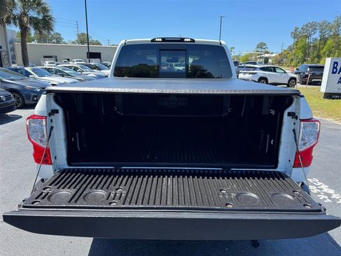 Used 2018 Nissan Titan SV w/ SV Convenience Package image 8