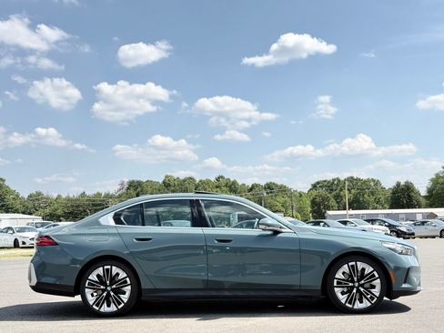 Used 2024 BMW 530i w/ Premium Package RWD image 12