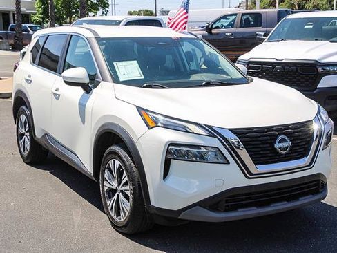 Used 2023 Nissan Rogue SV image 5