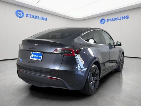 Used 2025 Tesla Model Y Long Range RWD image 8