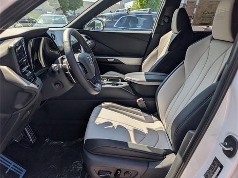 New 2026 Lexus TX 500h AWD image 16