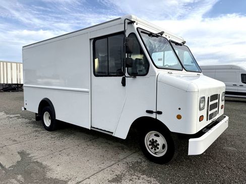 Used 2017 Ford E-350 and Econoline 350 Super Duty w/ A/C Prep Package image 4