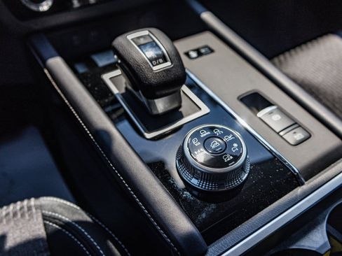 New 2025 Mitsubishi Outlander ES image 27