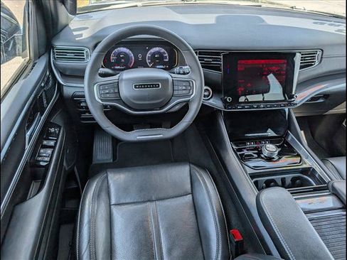 Used 2023 Jeep Wagoneer 4WD image 8
