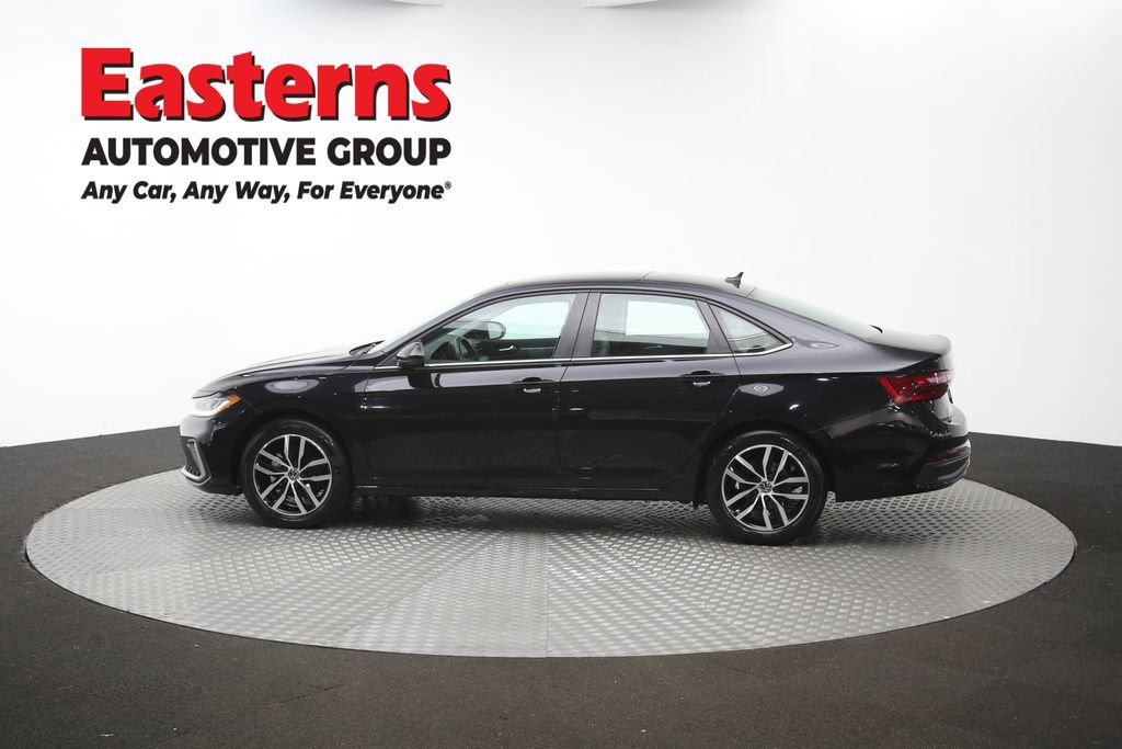 Used 2025 Volkswagen Jetta SE FWD image 62