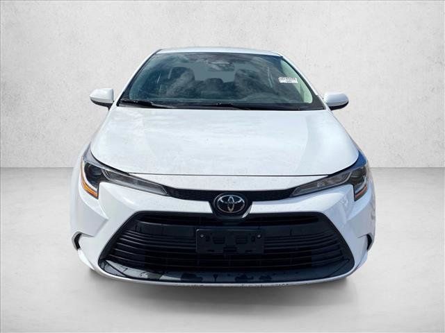 Used 2023 Toyota Corolla LE FWD image 2