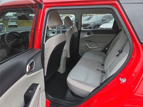 Certified 2023 Kia Soul LX w/ LX Technology Package image 26