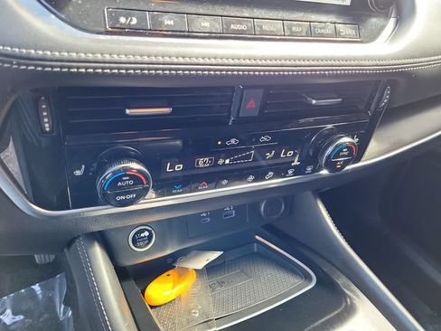 Used 2022 Nissan Rogue Platinum w/ Head-Up Display Package FWD image 31