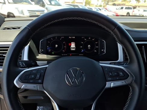 Certified 2023 Volkswagen Atlas Cross Sport SE FWD image 25