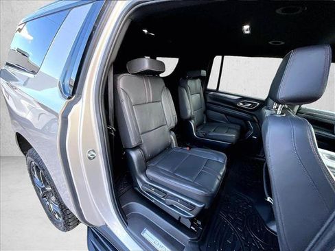 Used 2023 Chevrolet Suburban RST w/ Luxury Package RWD image 28
