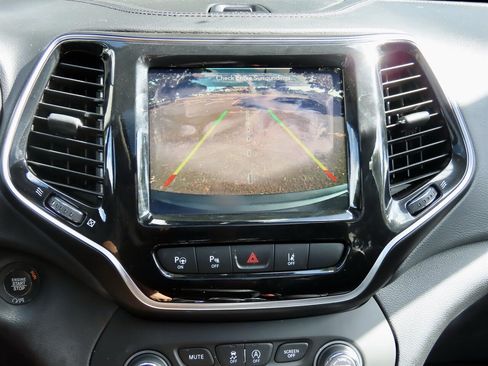 Used 2021 Jeep Cherokee Limited w/ Elite Package FWD image 29