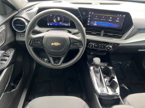 Used 2024 Chevrolet Trax LT image 31