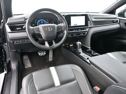 Used 2025 Toyota Camry SE FWD image 14