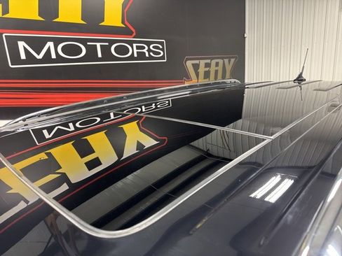 Used 2018 Ford Explorer Limited w/ Equipment Group 301A image 8