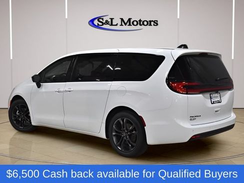New 2026 Chrysler Pacifica Select FWD image 6
