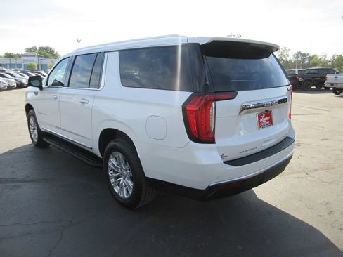 Certified 2022 GMC Yukon XL SLT w/ SLT Premium Package AWD/4WD image 9