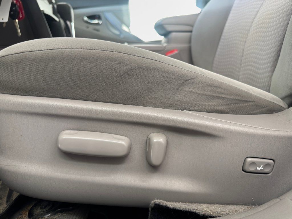 Used 2011 Toyota Camry LE FWD image 14